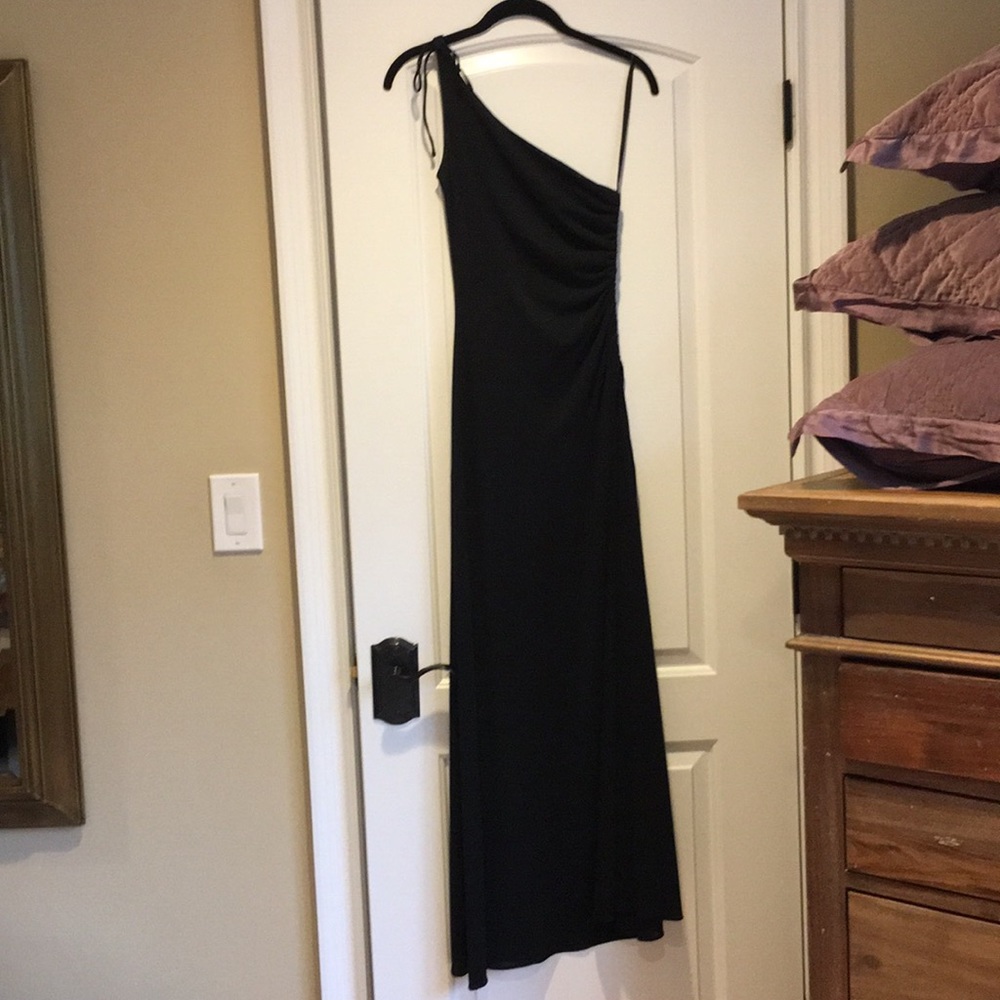 LIKE NEW! Petite Laundry One Shoulder Gown size 2